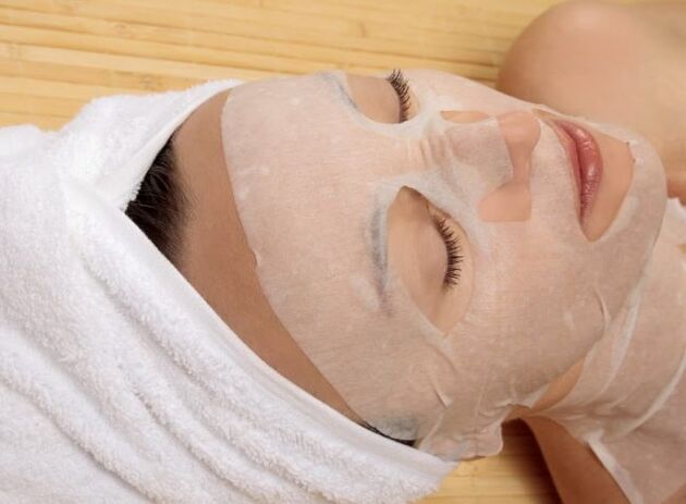 A rejuvenating compress will give the skin the necessary moisture