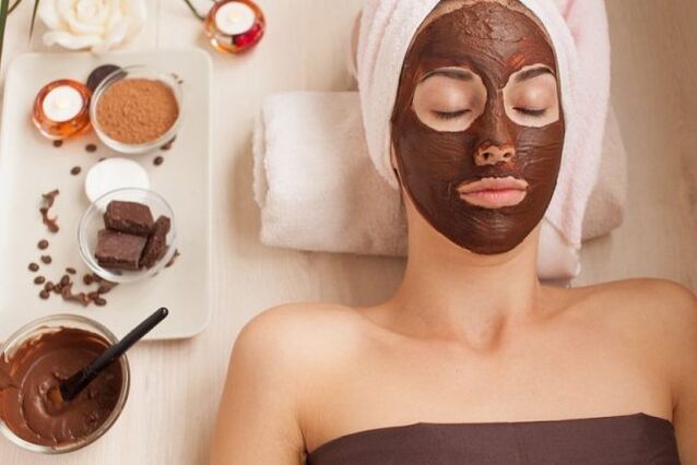 Dark chocolate face mask for soft and velvety skin
